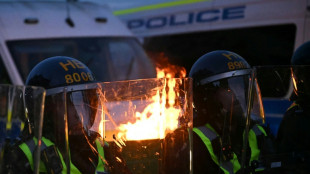 Primeiro-ministro brit&acirc;nico condena viol&ecirc;ncia ap&oacute;s atua&ccedil;&atilde;o da pol&iacute;cia com estudante agonizante
