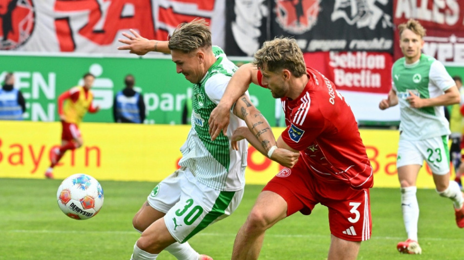 D&uuml;sseldorf steigt ab - F&uuml;rth in der Relegation