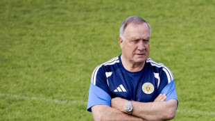 'Age doesn't matter' says veteran Curacao boss Advocaat