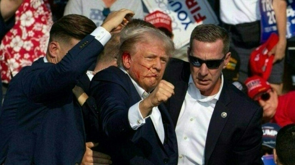 "Una bala me perfor&oacute; la oreja" dice Trump tras tiroteo en un mitin
