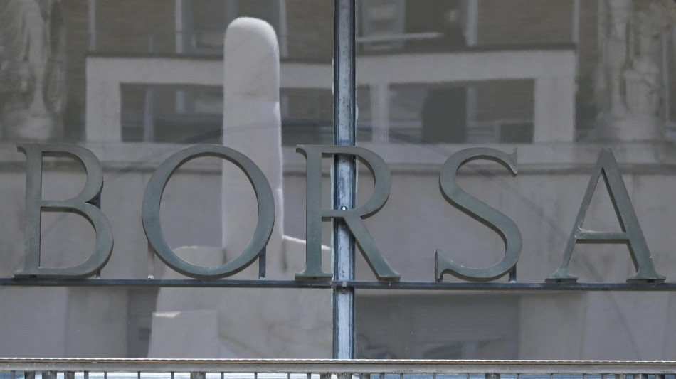 Borsa: Milano accelera (+0,9%), bene Inwit, Stellantis e Intesa