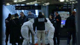 Paris: trois bless&eacute;s &agrave; l'arme blanche, un homme souffrant de "troubles psychiatriques" en garde &agrave; vue