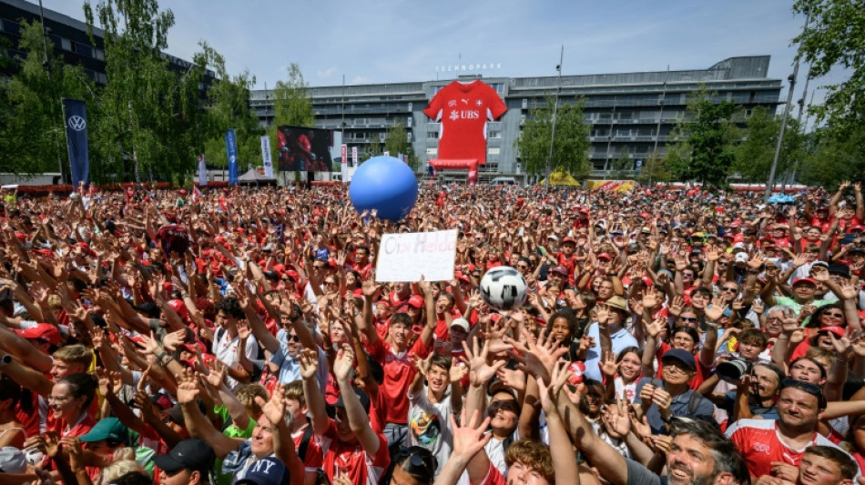 Suisse: des centaines de supporteurs c&eacute;l&egrave;brent la "Nati" &agrave; son retour du Mondial