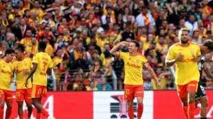 Atual vice-campe&atilde;o, Lens goleia Auxerre (5-2) em sua estreia na Ligue 1