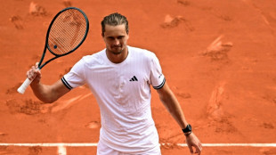 Zverev eases into French Open last eight