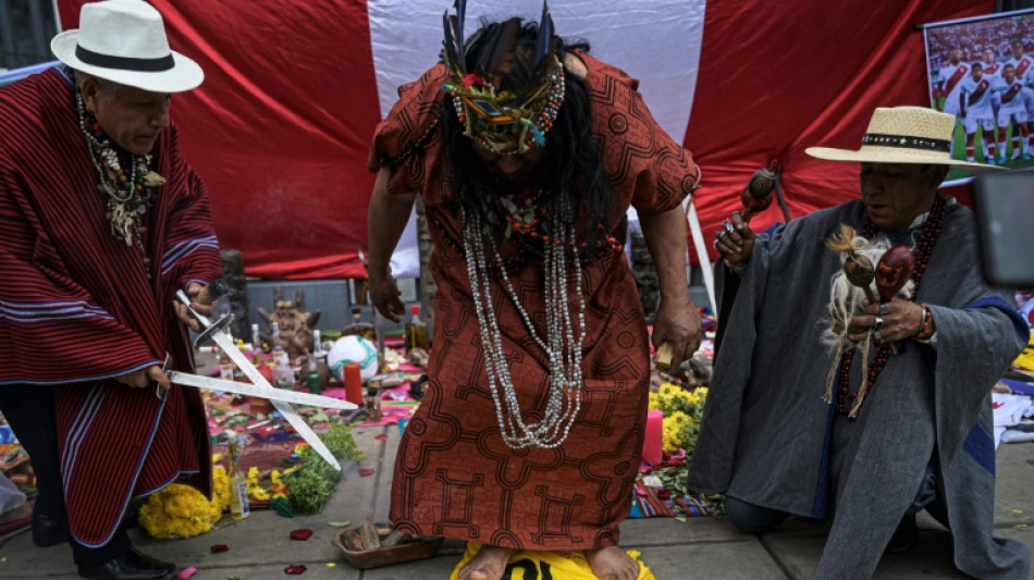 Vale tudo: xam&atilde;s peruanos fazem ritual para 'neutralizar' Neymar