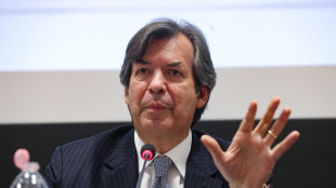 Intesa oltre le attese, l'utile nel trimestre sale a 2,76 miliardi