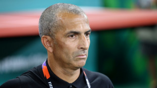 Dirigentes da Tun&iacute;sia discutem futuro do t&eacute;cnico Sabri Lamouchi