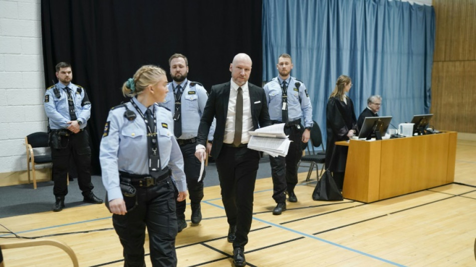Tr&ecirc;s salas privadas, periquitos e um Xbox: um retrato da deten&ccedil;&atilde;o de neonazista noruegu&ecirc;s Breivik