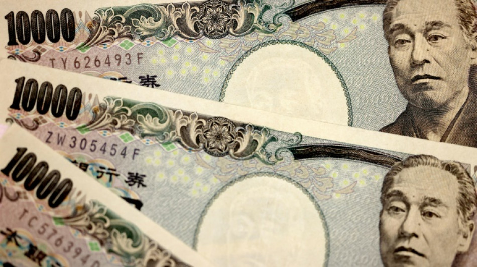 Le yen tombe &agrave; son plus bas niveau face au dollar depuis 20 ans