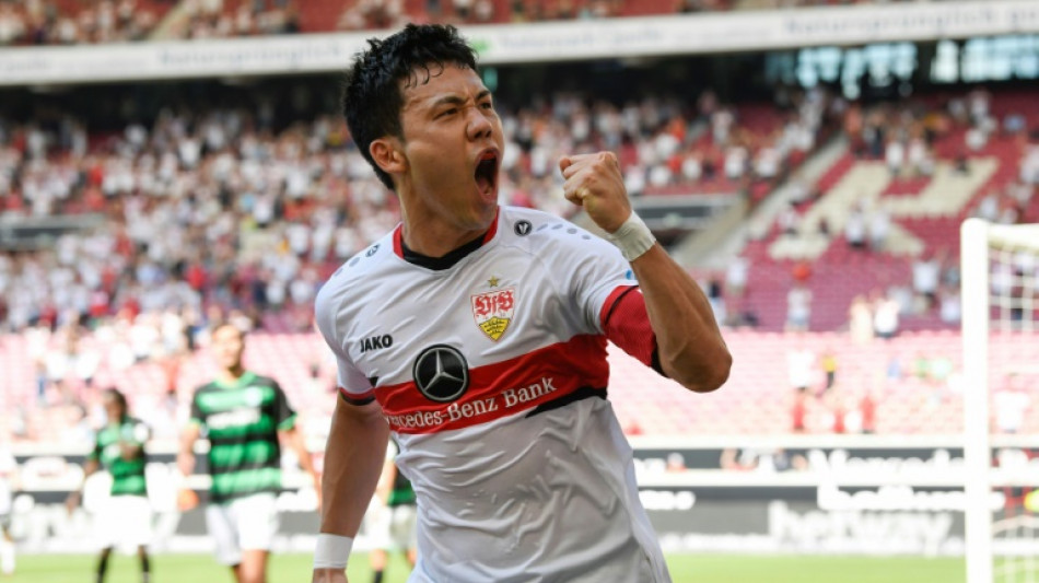 Liverpool contrata volante japon&ecirc;s Wataru Endo