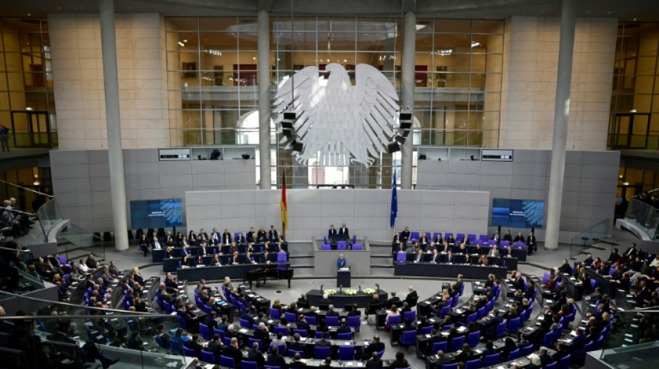 Bas und Alabali Radovan stellen sich im Bundestag Fragen der Abgeordneten