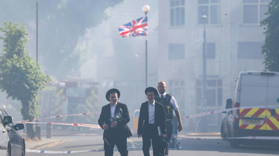 Pol&iacute;cia n&atilde;o considera 'suspeito' o inc&ecirc;ndio em uma loja kosher em Londres