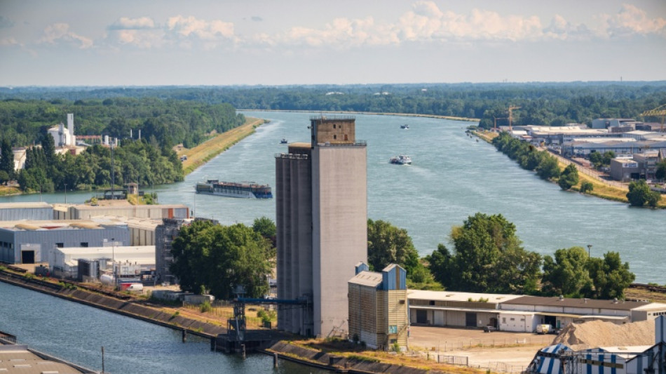 Rheinschleuse gerammt: Eigner und Steuerfrau m&uuml;ssen 1,7 Millionen Euro zahlen