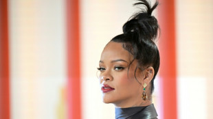 Suspeita de atirar contra mans&atilde;o de Rihanna &eacute; acusada de tentativa de homic&iacute;dio