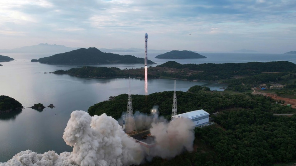 Corea del Norte lanza un "sat&eacute;lite militar" esp&iacute;a, seg&uacute;n Se&uacute;l