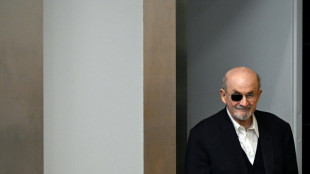 Salman Rushdie cree que la IA podr&aacute; escribir guiones de cine y algunas novelas