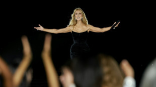 C&eacute;line Dion &uuml;berrascht mit Auftritt bei Pariser Fashion Week