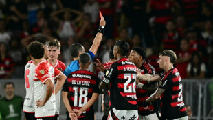 Conmebol reconhece erro da arbitragem na expuls&atilde;o de Plata contra o Estudiantes