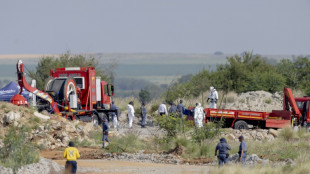Suben a 15 muertos y m&aacute;s de 20 los mineros rescatados en una mina clandestina en Sud&aacute;frica