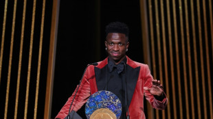 Vini Jr renova com o Real Madrid at&eacute; 2027