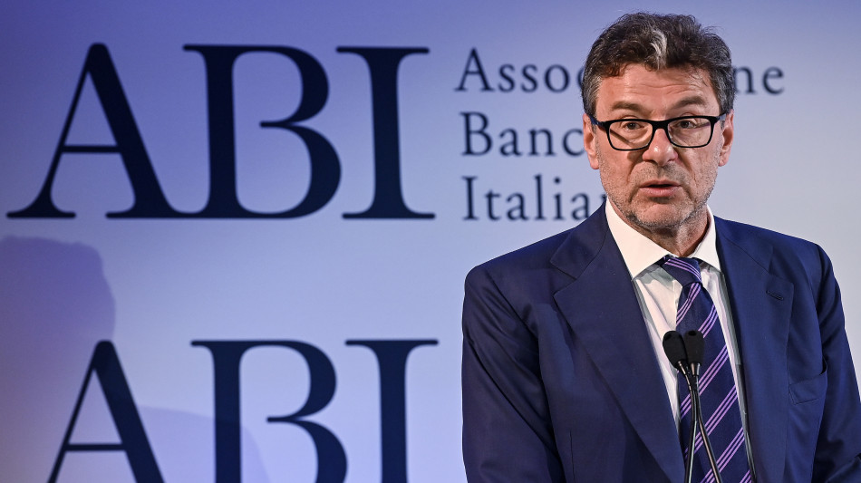 Giorgetti, 'interventi su pensioni nel quadro sostenibilit&agrave;'