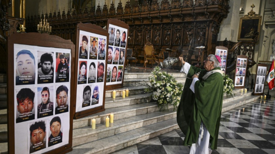 Per&uacute; sigue protestando contra el gobierno en v&iacute;spera de movilizaci&oacute;n en Lima