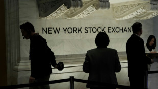 Wall Street se replie apr&egrave;s des propos de Powell sur la remont&eacute;e des taux