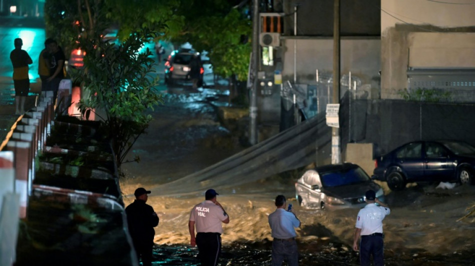 Hurac&aacute;n Roslyn pierde fuerza mientras avanza al norte de M&eacute;xico 