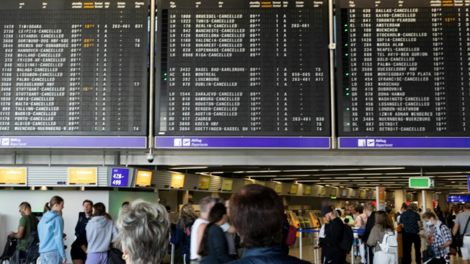Lufthansa annule la "quasi totalit&eacute;" de ses vols en Allemagne en raison d'une gr&egrave;ve 