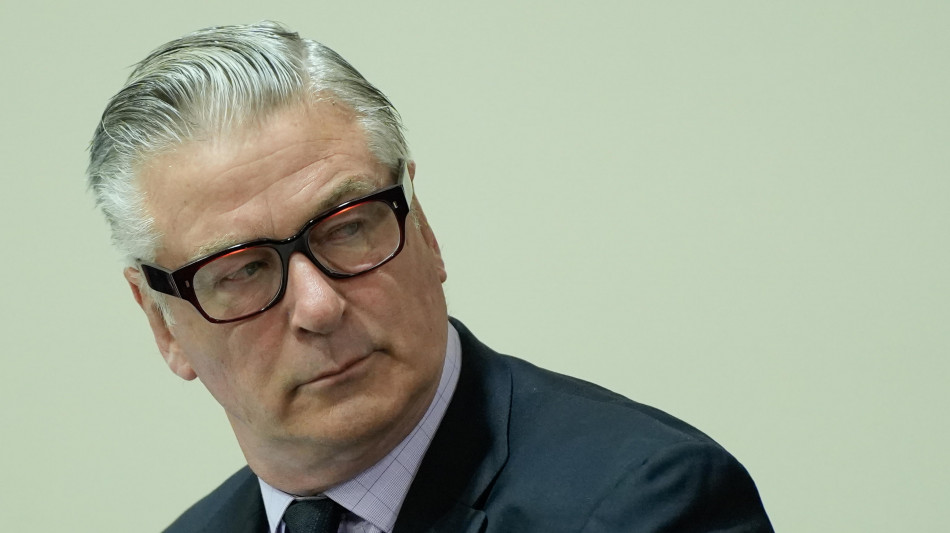 Alec Baldwin contro albero per evitare camion della spazzatura