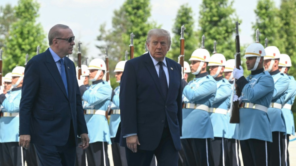 Trump schimpft in Ankara auf die Nato - Verb&uuml;ndete k&uuml;ndigen R&uuml;stungsgesch&auml;fte an