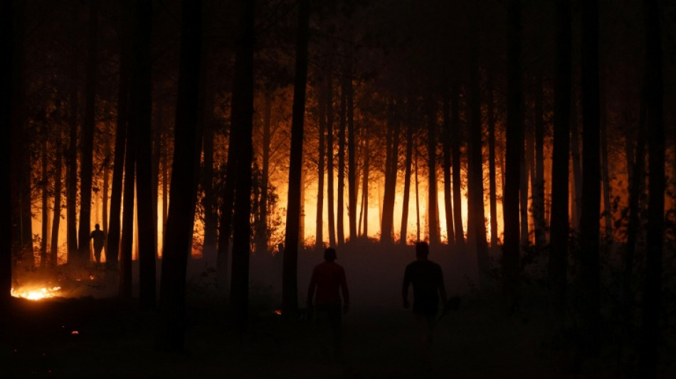 El clima da una peque&ntilde;a tregua al combate de los gigantescos incendios en Chile