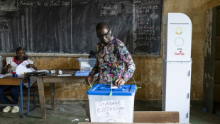 Guinea aprueba nueva constituci&oacute;n por amplio margen y abre camino a elecciones