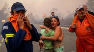 Grecia ordena m&aacute;s evacuaciones y pide ayuda a la UE por los incendios que se acercan a Atenas 