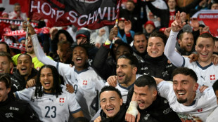 Su&iacute;&ccedil;a empata com Kosovo (1-1) e se garante na Copa de 2026