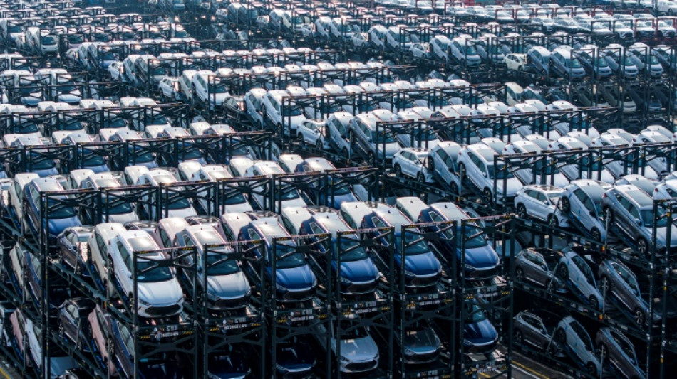 Pa&iacute;ses de la UE autorizan elevados aranceles a autos el&eacute;ctricos de China, que responde con firmeza