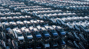 Pa&iacute;ses de la UE autorizan elevados aranceles a autos el&eacute;ctricos de China, que responde con firmeza