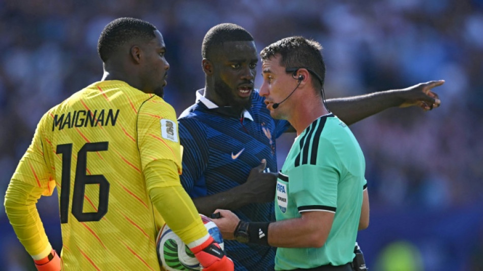 Mondial-2026: apr&egrave;s France-Paraguay, l'arbitre au coeur des d&eacute;bats
