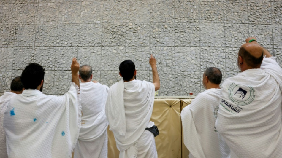 Hadsch: Zahlreiche muslimische Pilger bei symbolischer Steinigung des Teufels