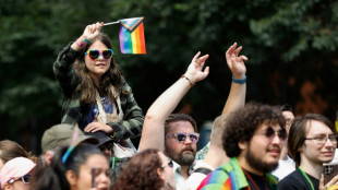 Estript&iacute;s y sincronizaci&oacute;n de labios: "drag queens" de EEUU se movilizan contra Trump en Chicago