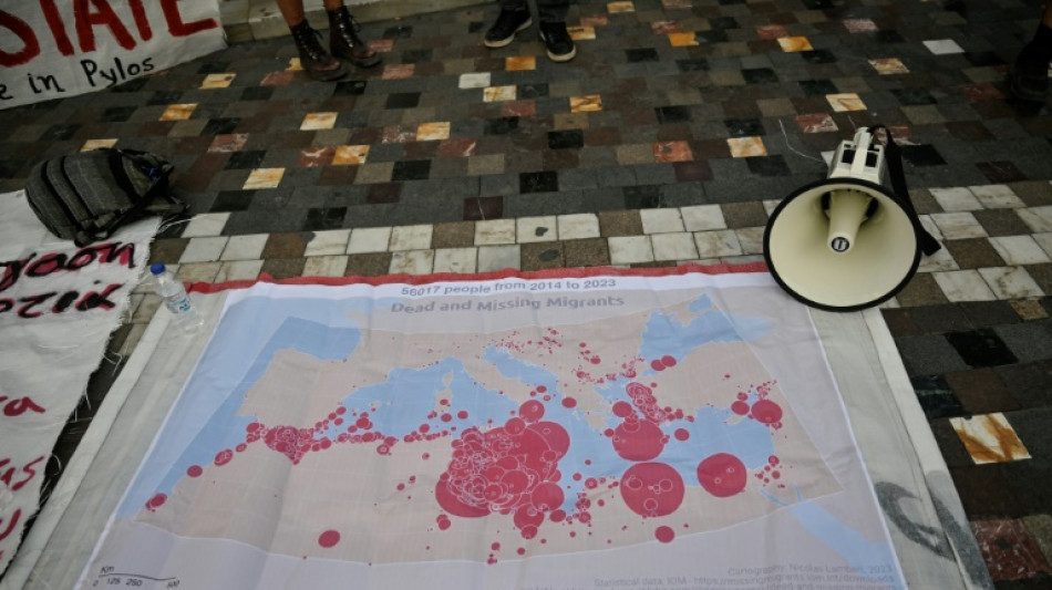 Guardacostas griegos rescatan a 75 migrantes en el mar Mediterr&aacute;neo