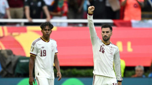 B&ouml;ser Torwartpatzer: Spanien weiter, Uruguay raus