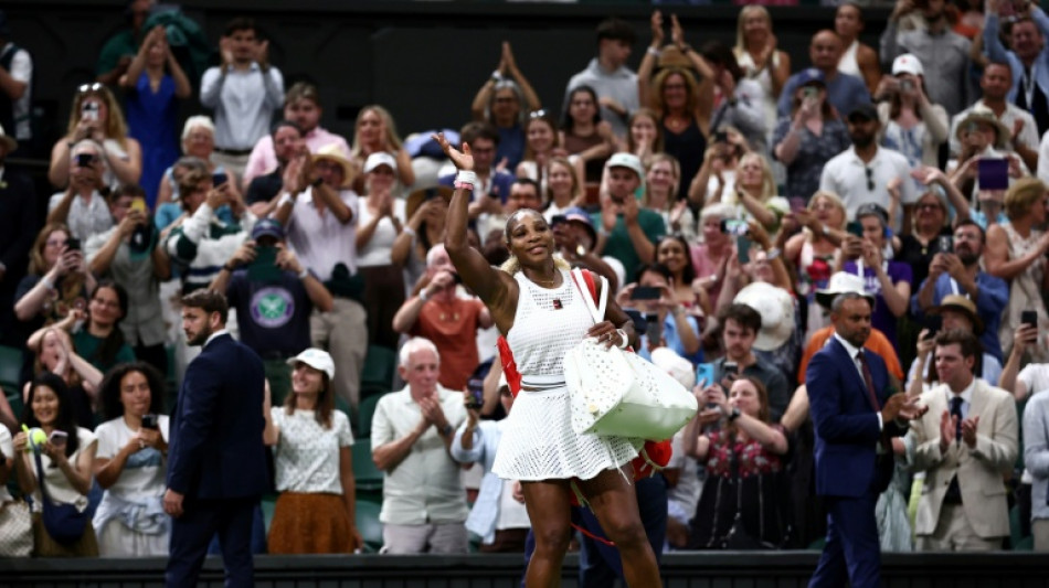 Serena Williams retorna ao circuito de simples com derrota em Wimbledon
