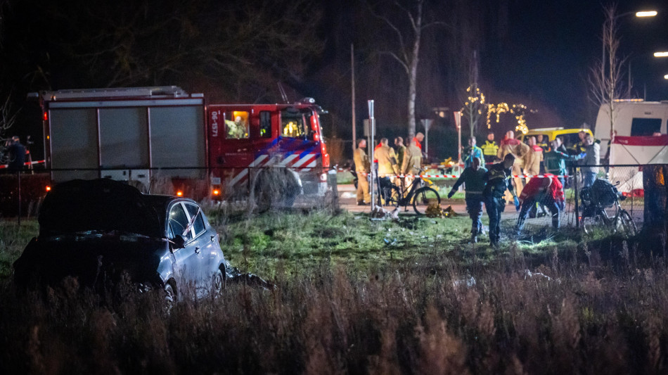 Auto sulla folla di una parata natalizia in Olanda, almeno 9 feriti