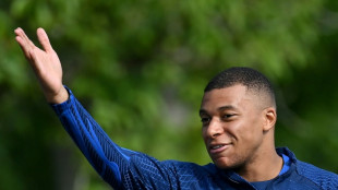 Mbapp&eacute; diz que nunca conversou sobre renova&ccedil;&atilde;o com o PSG