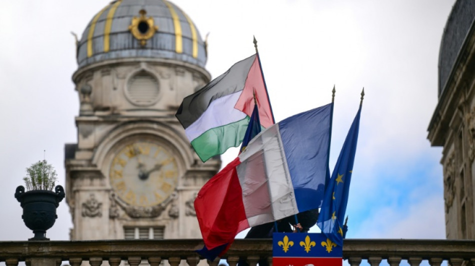 Pr&egrave;s d'une centaine de mairies hissent le drapeau palestinien malgr&eacute; l'opposition de la place Beauvau