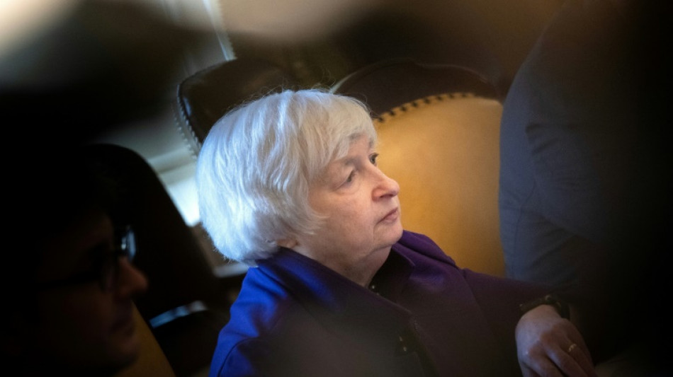 Fitch rebaja nota de la deuda de EEUU un escal&oacute;n, de AAA hasta AA+