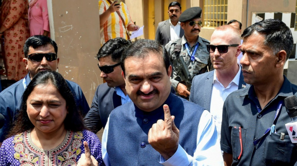 Una acusaci&oacute;n al magnate indio Adani en EEUU hunde en bolsa a su imperio empresarial