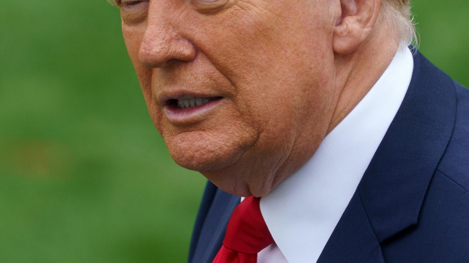 Sondaggio, tasso di approvazione Trump ai minimi da insediamento